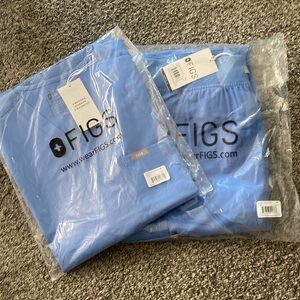 Brand New FIGS Women’s scrub set …